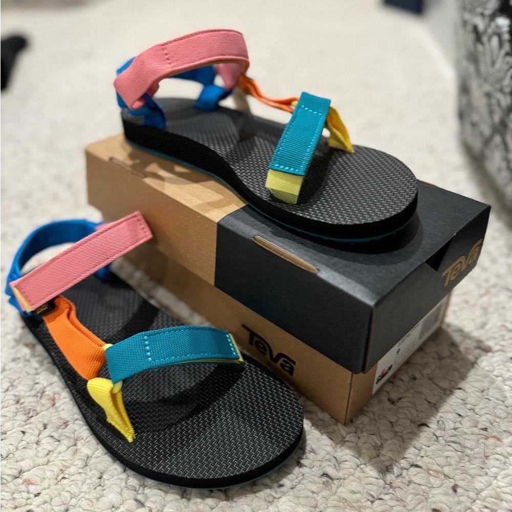 Brand New Women’s Teva Original Universal Sandal - Size 9